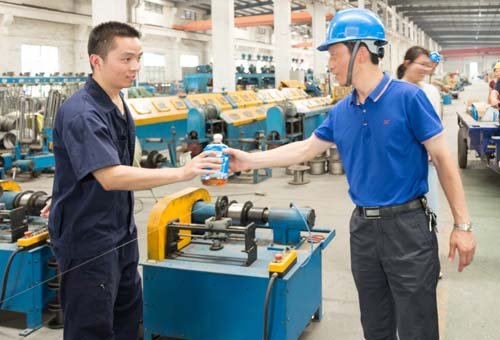 江蘇星火特鋼領導班子慰問生產一線員工